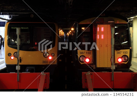 倫敦帕丁頓車站內部 134554231