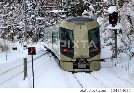 Snow country, Minamiaizu ... Going on a frozen railroad [Limited Express Liberty] 500 series 134554623