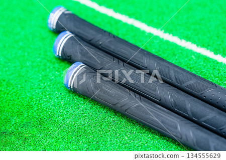 Image of replacing a golf grip [golf consumables] 134555629