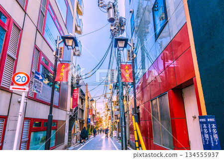 Tokyo cityscape in Japan: A city where tradition and modernity intersect... A town filled with atmosphere. Kagurazaka, overflowing with atmosphere. Views of Honda Yokocho and other areas. Tokyo cityscape in Japan: A city where tradition and modernity intersect... A town filled with atmosphere. Kagurazaka, overflowing with atmosphere. Views of Honda Yokocho and other areas. 134555937