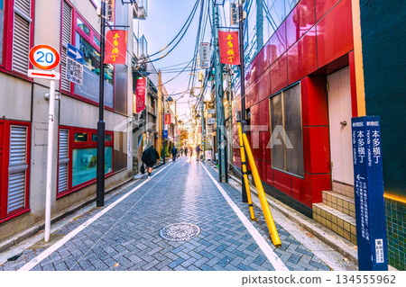 Tokyo cityscape in Japan: A city where tradition and modernity intersect... A town filled with atmosphere. Kagurazaka, overflowing with atmosphere. Views of Honda Yokocho and other areas. 134555962