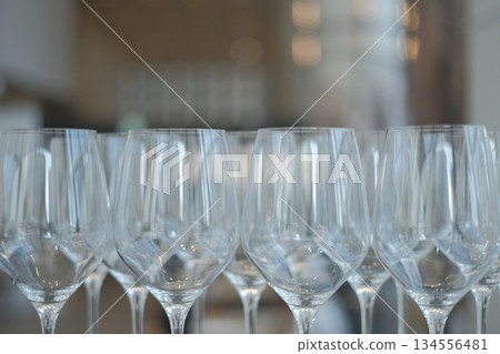 一排酒杯 134556481