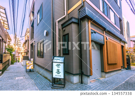 Tokyo cityscape in Japan: A city where tradition and modernity intersect... A town filled with emotion. Kagurazaka, overflowing with emotion. Overlooking Hyogo Yokocho and other areas. 134557338