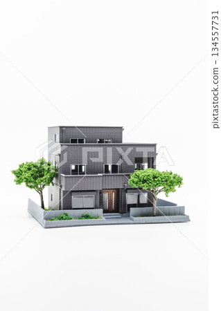 白色背景上的房屋模型 134557731