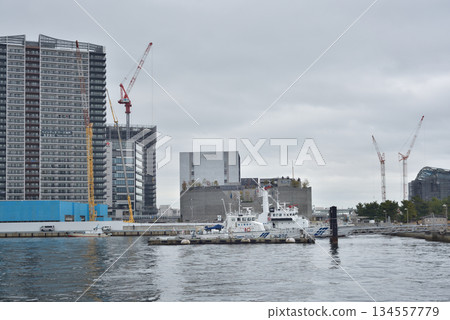 Port of Kobe is a Japanese maritime port in Kobe, Hyogo in the greater area of Osaka bay, in Kobe, Japan Port of Kobe is a Japanese maritime port in Kobe, Hyogo in the greater area of Osaka bay, in Kobe, Japan 134557779