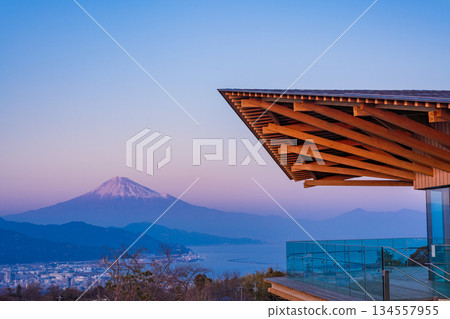 (Shizuoka Prefecture) Mt. Fuji seen from Nihondaira Yume Terrace/Observation Corridor 134557955
