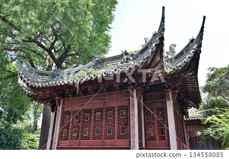 Pavilion in Yuyuan classical Chinese garden in the Old City of Shanghai, built in 1559 during Ming Dynasty in Shanghai, China 134558085