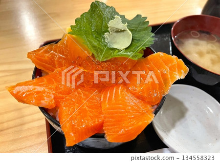 [北海道]小樽三角市場的海鮮蓋飯 134558323