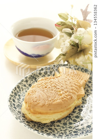 Taiyaki and Japanese tea on a plate 134558362