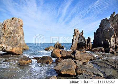 Hashigui Rocks natural stone formations in Kushimoto Town in Kii Peninsula in Wakayama, Japan Hashigui Rocks natural stone formations in Kushimoto Town in Kii Peninsula in Wakayama, Japan 134558908