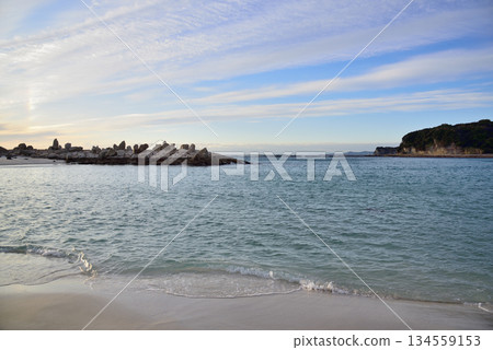 Shirahama beach popular tourist resort with white-sand beach in Nishimuro District, Wakayama Prefecture of Japan Shirahama beach popular tourist resort with white-sand beach in Nishimuro District, Wakayama Prefecture of Japan 134559153
