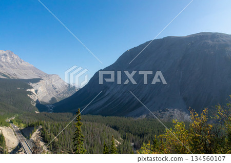 Magnificent mountain scenery seen from a viewpoint on the Icefields Parkway 134560107