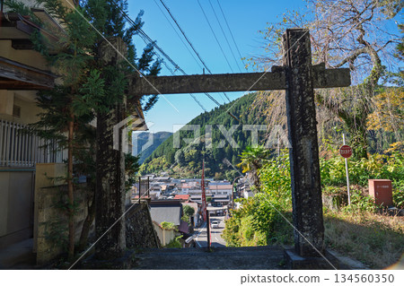 Scenery of Gujo Hachiman, Kishitsurugi Shrine approach, Gujo City, Gifu Prefecture 134560350