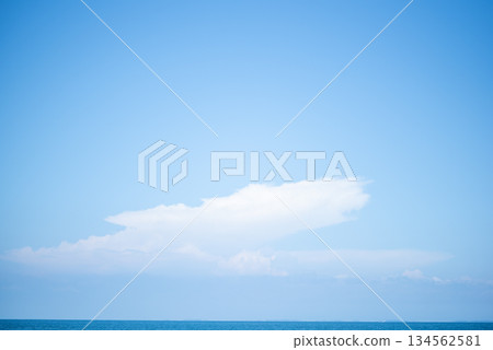 藍色的大海和天空的畫面 134562581