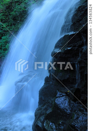 Asama Falls: A mysterious waterfall in Karuizawa 134563824