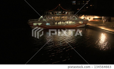 前往世界遺產宮島的最後一班渡輪 134564663