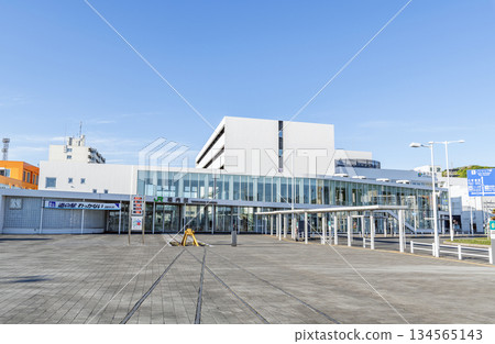 北海道稚內－日本最北端的車站，晴朗天氣下的JR稚內站和稚內路邊站 134565143