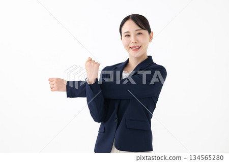 女商人伸展 134565280