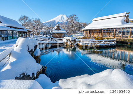 Oshino Hakkai in winter, Mount Fuji, snow 134565400