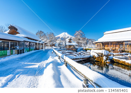 Oshino Hakkai in winter, Mount Fuji, snow 134565401