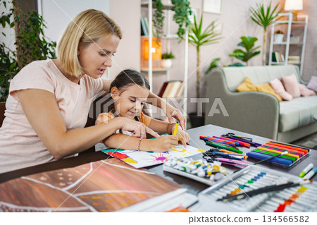 Enjoy a Creative Art Session with Your Child at Home for Fun and Learning Together 134566582
