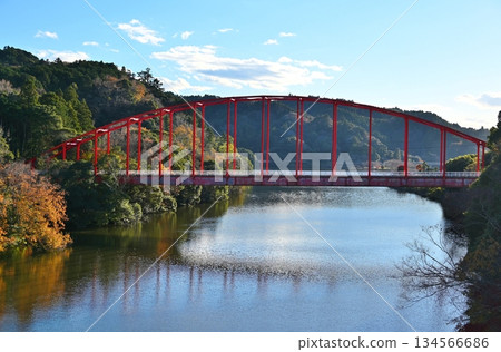 千葉縣龜山湖上的川又橋 134566686