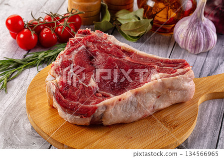 Raw beef thicl edge cut Raw beef thicl edge cut 134566965