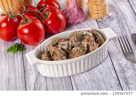 Chicken liver in cream sauce 134567077