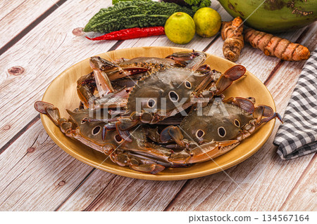 Wild raw crab for cooking 134567164