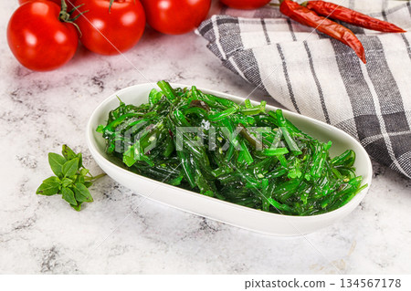 Gourmet chuka salad with sesame 134567178