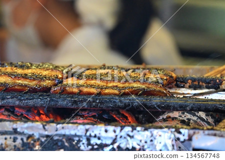 Charcoal grilled eel 134567748