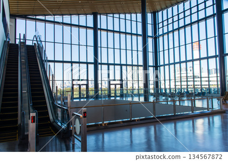 位於台場的東京國際郵輪碼頭大樓內，陽光明媚，環境幽靜。 134567872