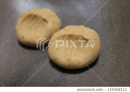 盤中的栗子 134568512