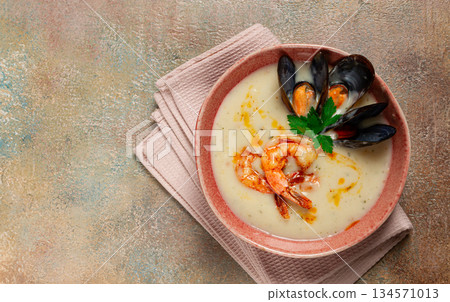 cream soup, chowder with mussels and shrimp, American cuisine, homemade, no people, cream soup, chowder with mussels and shrimp, American cuisine, homemade, no people, 134571013