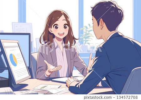 女商人1用手勢解釋展示品的內容 女商人1用手勢解釋展示品的內容 134572708