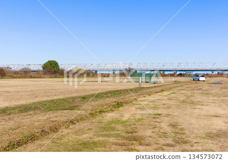 江戶川河岸地面，千葉縣流山市，2025年12月 134573072