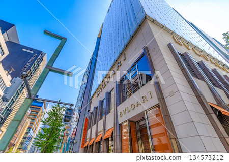 東京中央區銀座城市景觀,靠近銀座二丁目交叉口 東京中央區銀座城市景觀,靠近銀座二丁目交叉口 134573212