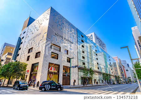 東京中央區銀座城市景觀，靠近銀座二丁目交叉口 134573218