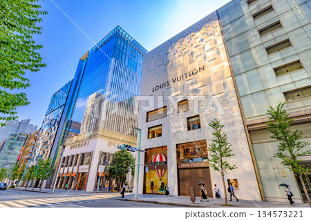 東京中央區銀座城市景觀，靠近銀座二丁目交叉口 134573221