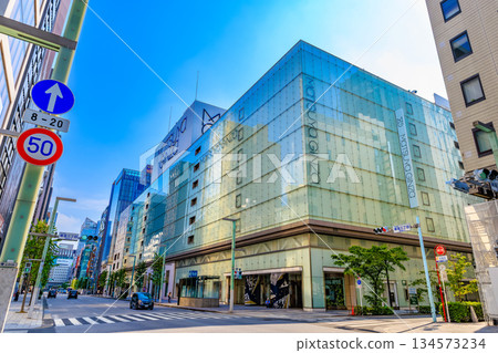 東京中央區銀座城市景觀,靠近銀座三丁目交叉口 東京中央區銀座城市景觀,靠近銀座三丁目交叉口 134573234
