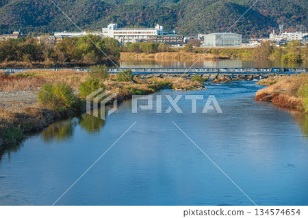 Winter scenery of the Katsura River, Kyoto City Winter scenery of the Katsura River, Kyoto City 134574654
