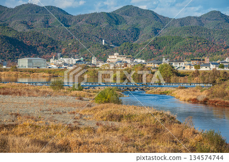 Winter scenery of the Katsura River, Kyoto City Winter scenery of the Katsura River, Kyoto City 134574744