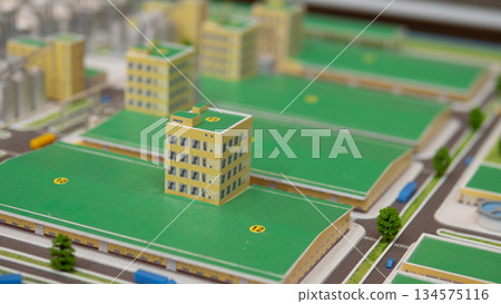 Eco rooftop design, Urban green roof with helipad, Sustainable rooftop featuring landing pad and markings, Environmentally conscious rooftop featuring helipad and city surroundings 134575116