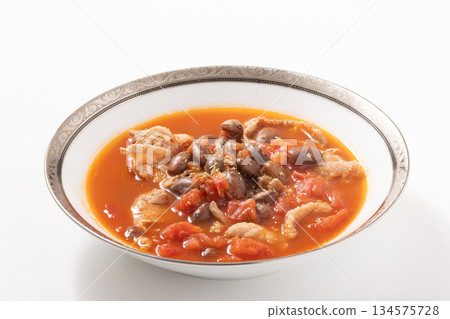 番茄醬燉鵪鶉豆和豬肉 番茄醬燉鵪鶉豆和豬肉 134575728