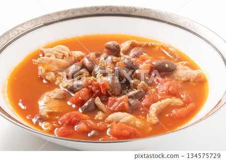 番茄醬燉鵪鶉豆和豬肉 番茄醬燉鵪鶉豆和豬肉 134575729