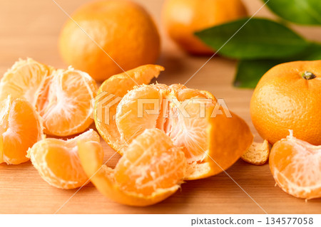 橘子去皮 橘子去皮 134577058