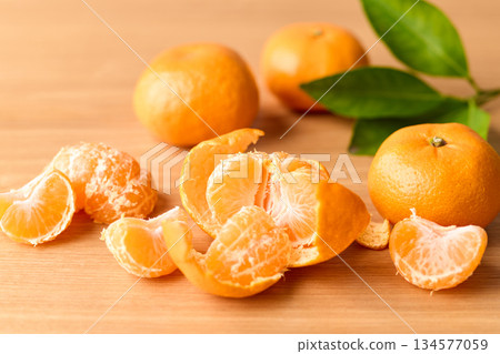 橘子去皮 橘子去皮 134577059
