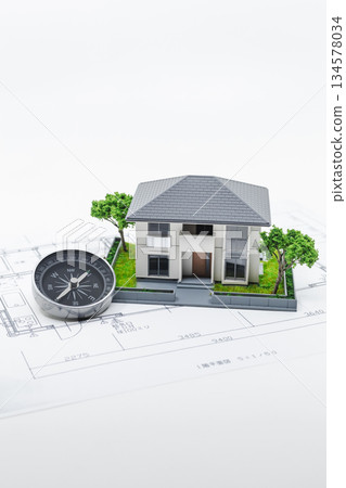 Model house and compass - Image of house astrology and feng shui 134578034