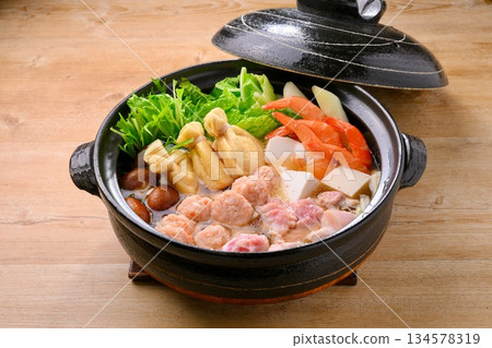 Caution!) The food is half-cooked and in the middle of heating. This image shows the food in the middle of cooking to bring out the color of the ingredients. Yosenabe, Chanko nabe. 134578319