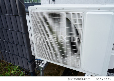 Outdoor heat pump unit with rotating fan blades 134578339